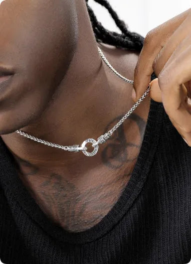 S925 sterling silver clavicle necklace for women on a white background, showing pendant detail.