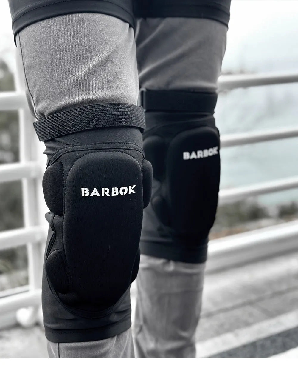 Black adult hip protection pad with NBR foam for roller skating and skateboarding safety.