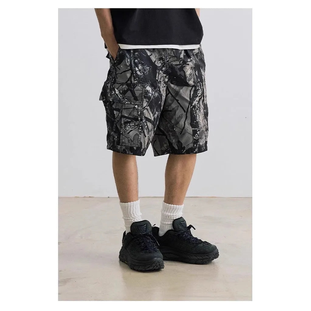 Loose casual denim shorts in straight-leg style with micro-elastic waistband