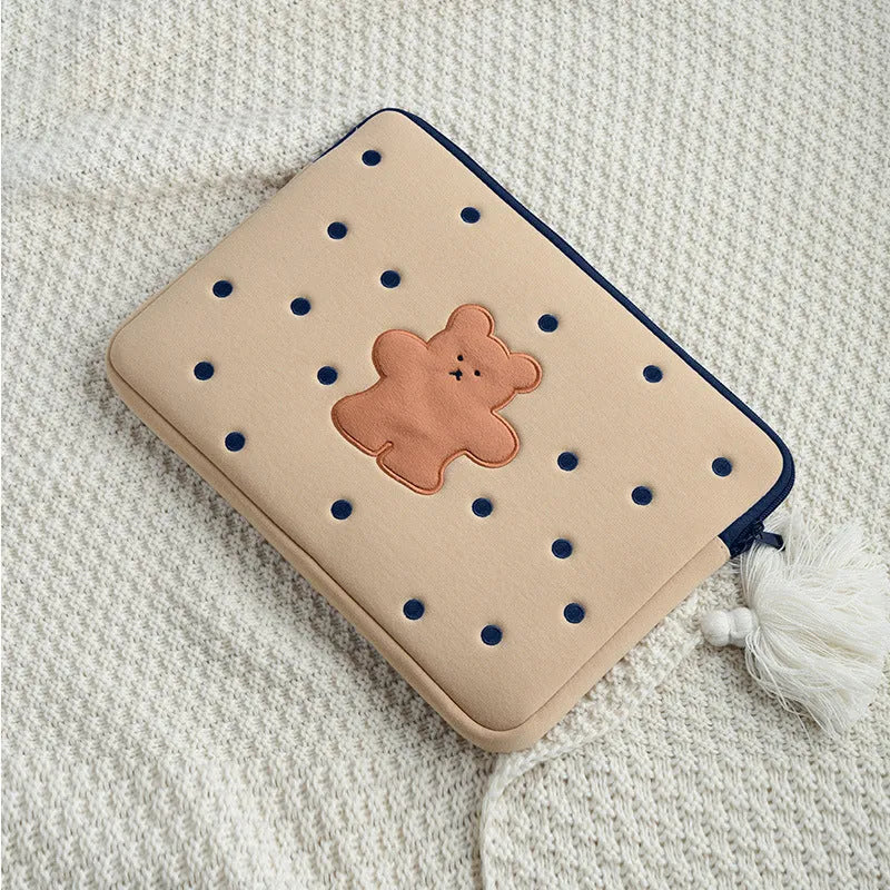Embroidered animal design laptop sleeve in polyester for 13 to 15 inch laptops.