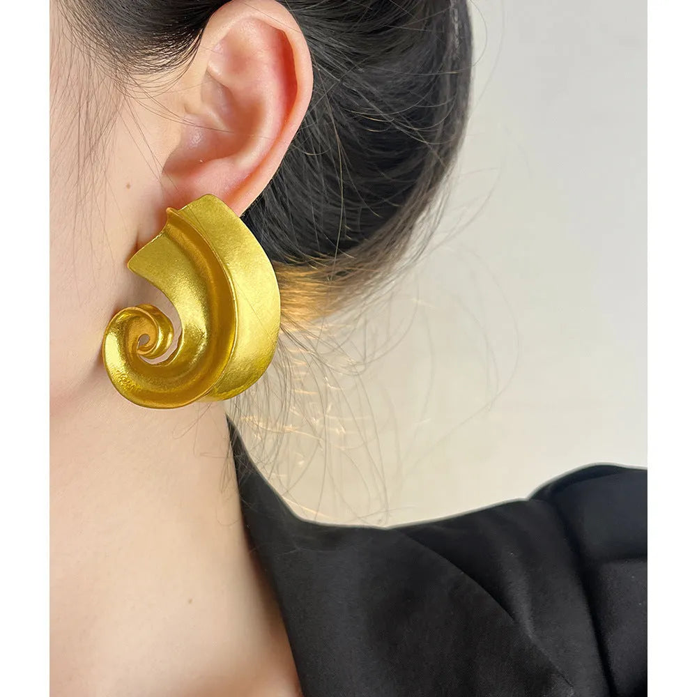 Geometric retro ear studs with 5cm size and electroplated gold or silver finish