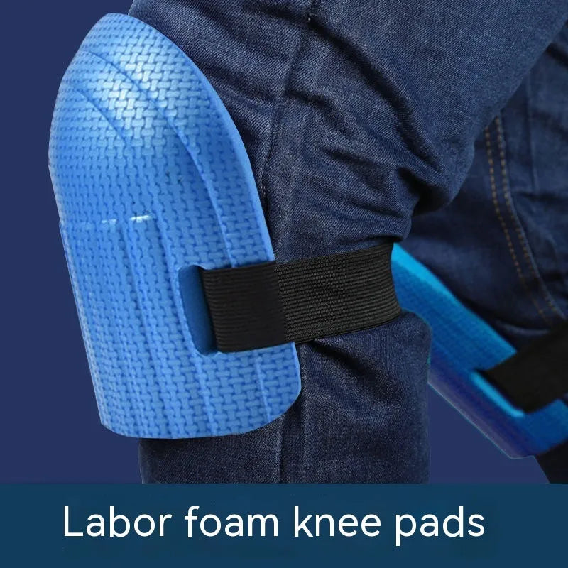 A pair of foam kneepads in EVA material for work on hard floors.