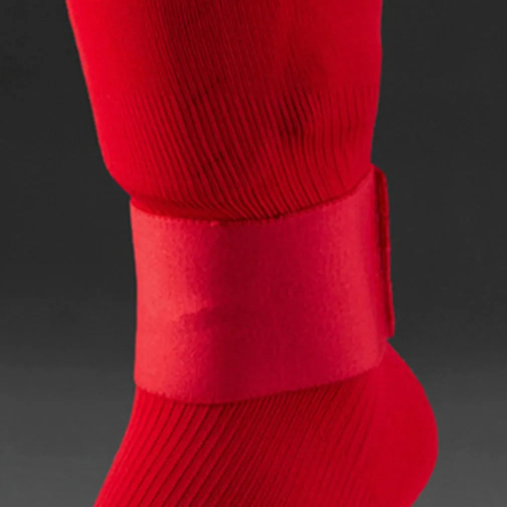 Rubber elastic strap for football shin guards in black, blue, red or white