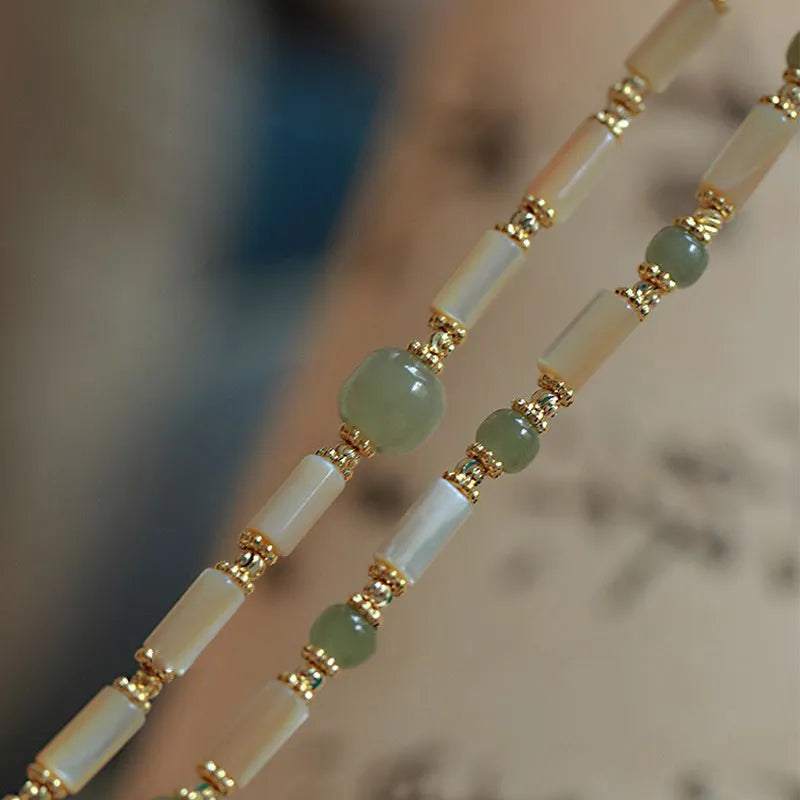 Natural Hetian jade white lip shell bracelet with round beads in simple women's jewellery design