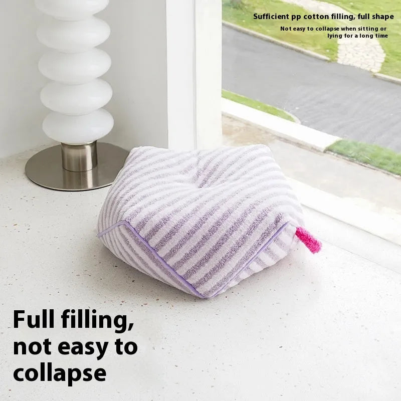 Striped pet bed with removable cover in plush fabric for dogs