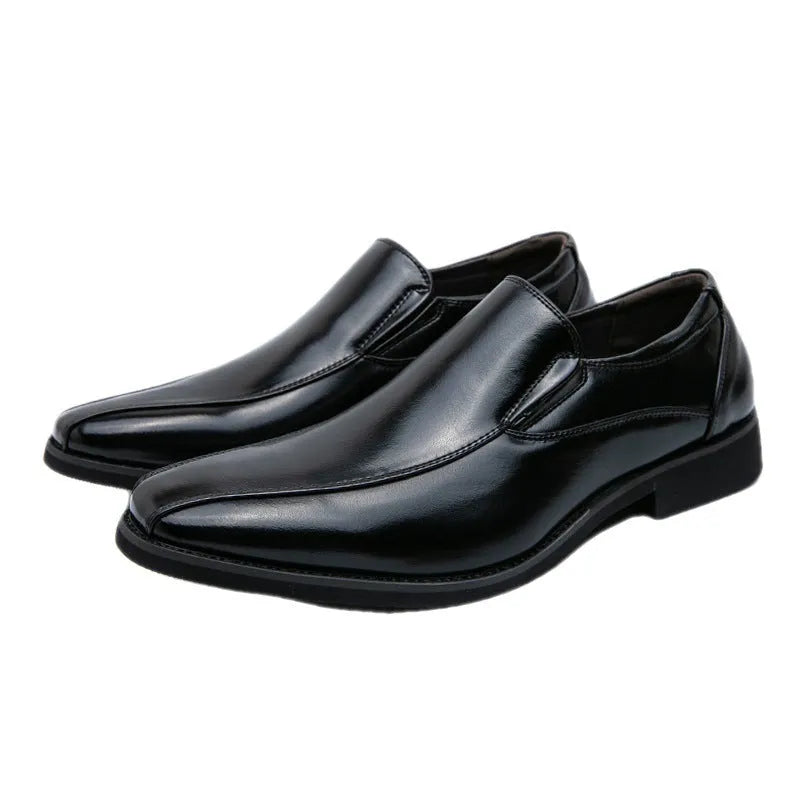 Men's black patent leather pointed toe casual shoes with flat heel on rubber sole