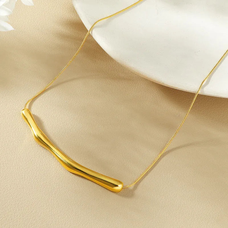 Women's irregular pleated titanium steel necklace in gold or steel colour with textured design