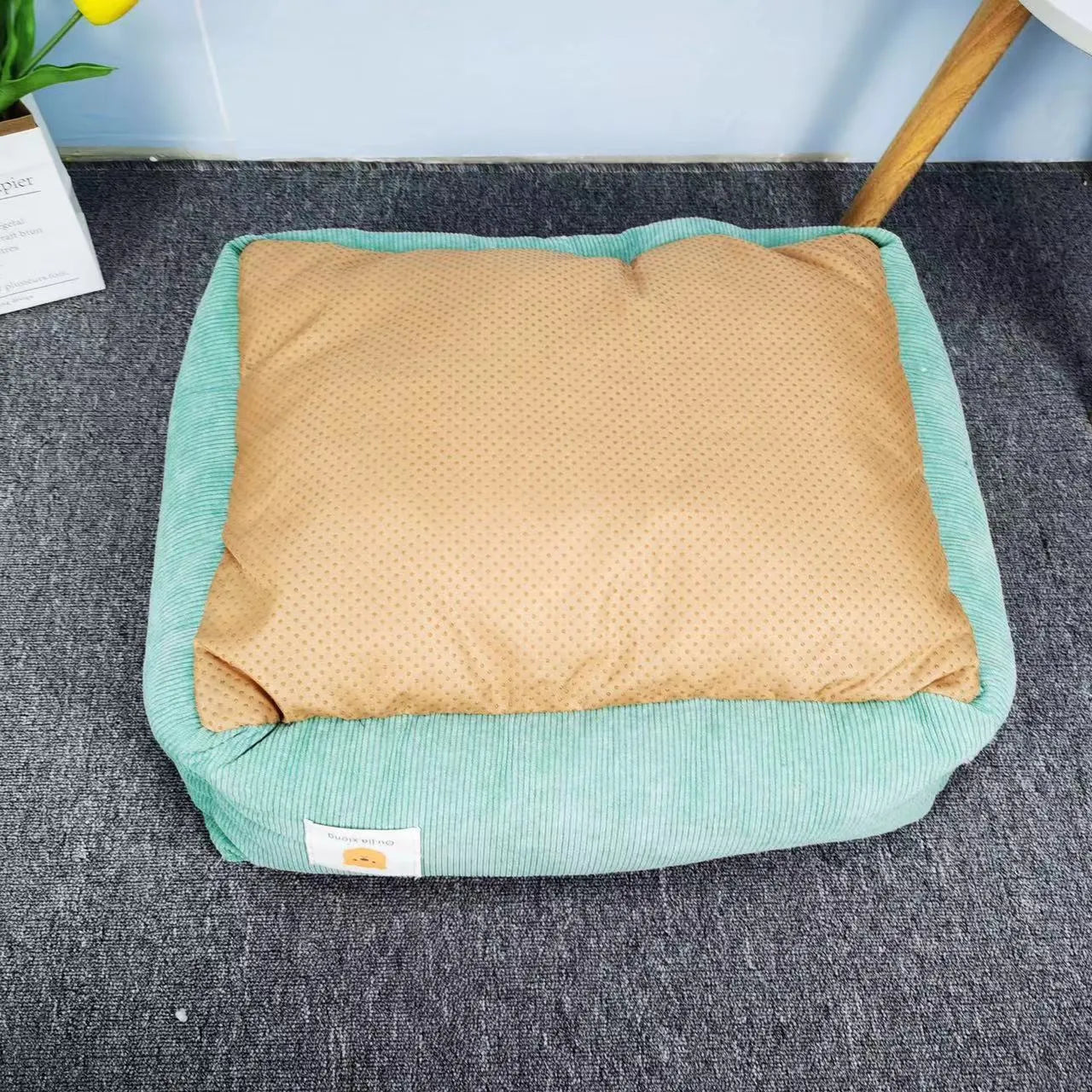 Rectangular cloth pet nest for dogs and cats in a choice of colours, shown in two available sizes.