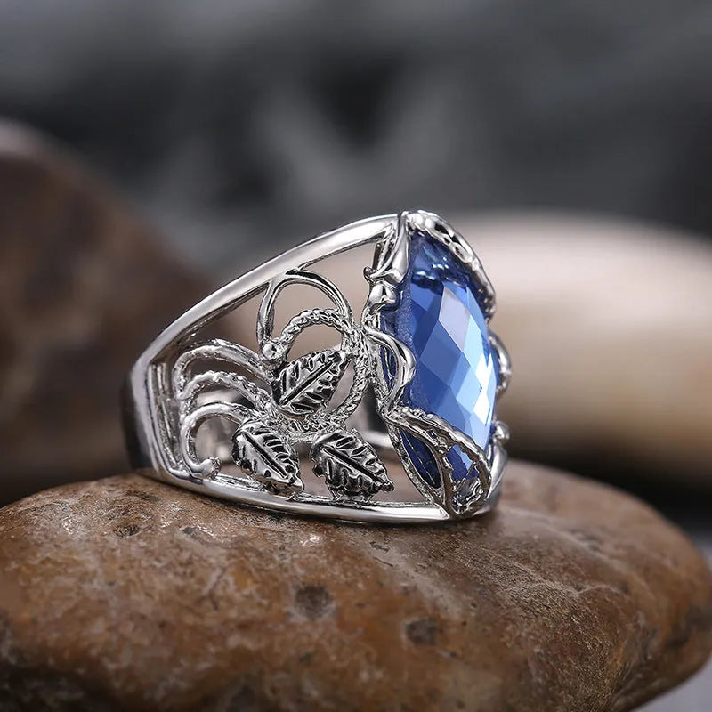 Blue horse eye geometric alloy women's ring with crystal inlay detailing showing side profile