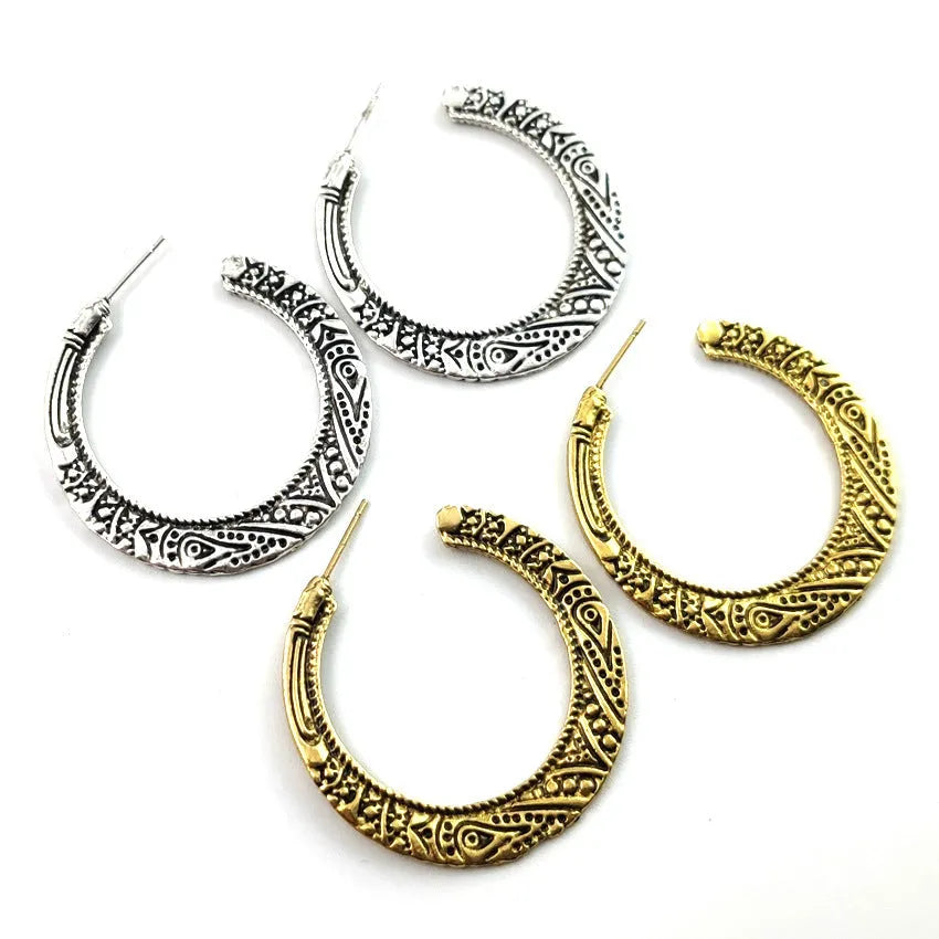 Vintage C-shaped alloy earrings with engraved detailing in bronze colour