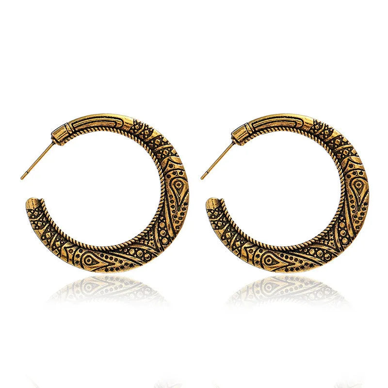 Vintage C-shaped alloy earrings with engraved detailing in bronze colour