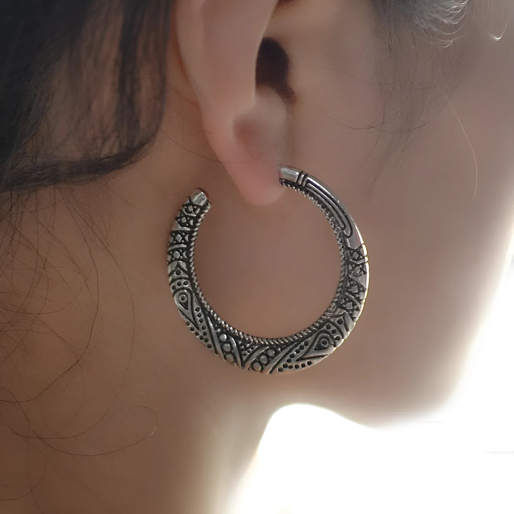 Vintage C-shaped alloy earrings with engraved detailing in bronze colour