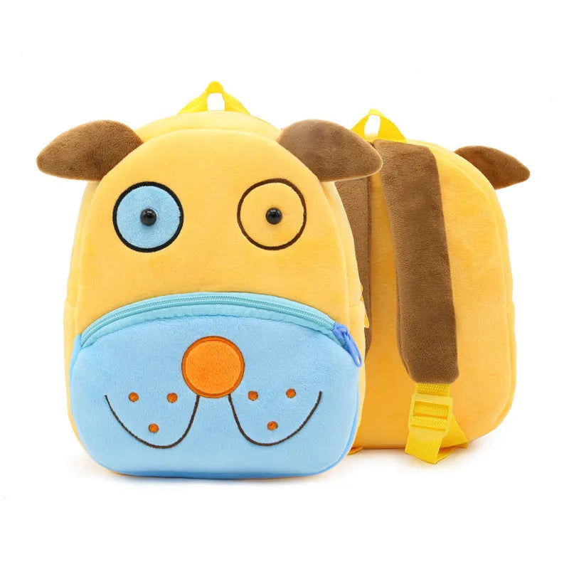 Children's plush backpack in animal design with dimensions 26cm high by 24cm wide