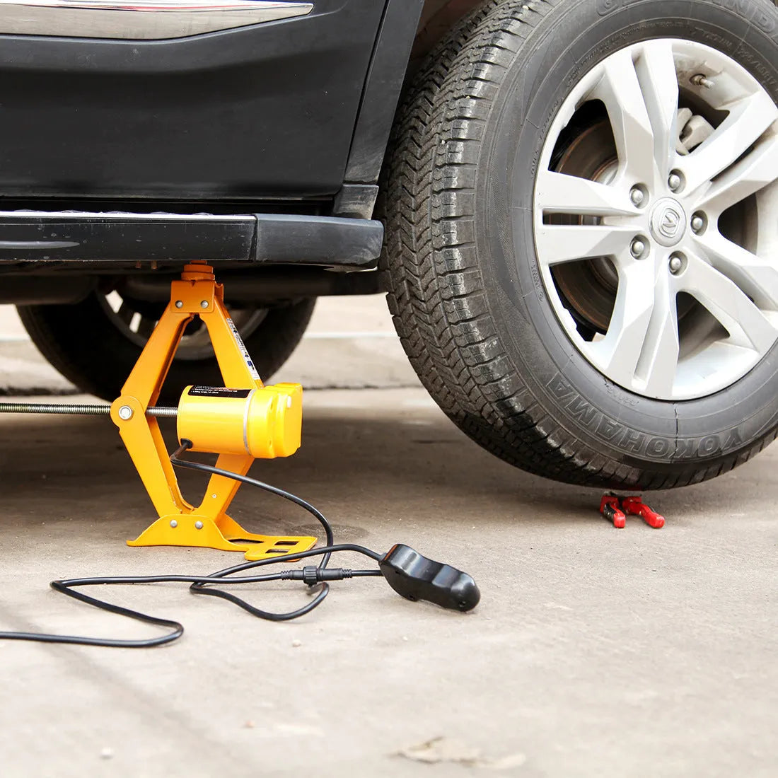 Electric car jack maintenance kit with hydraulic construction and control unit