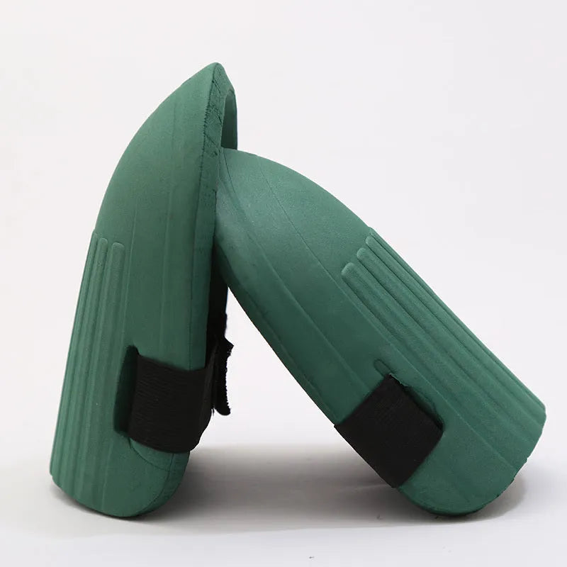 A pair of solid-colour EVA foam knee pads for gardening, shown in army green.