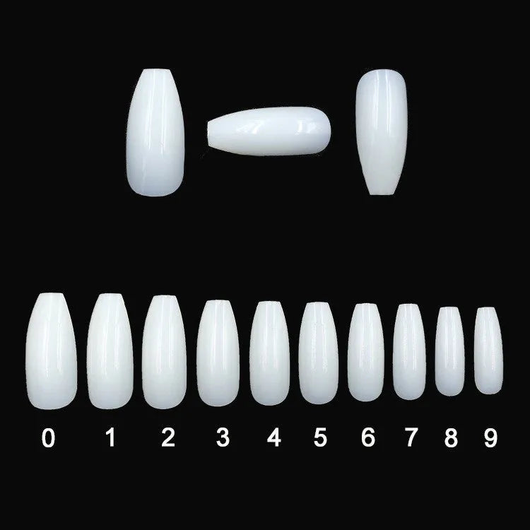 500 transparent false nails in various sizes on a white background, showing clear and natural colour options.