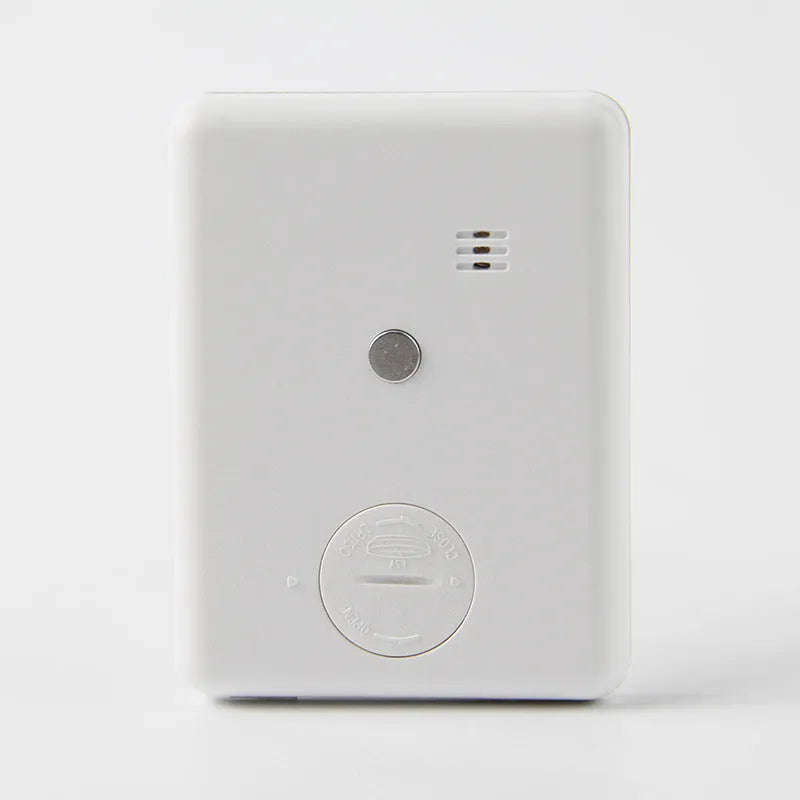 Magnetic kitchen timer with count up and countdown functions in black or white colour options