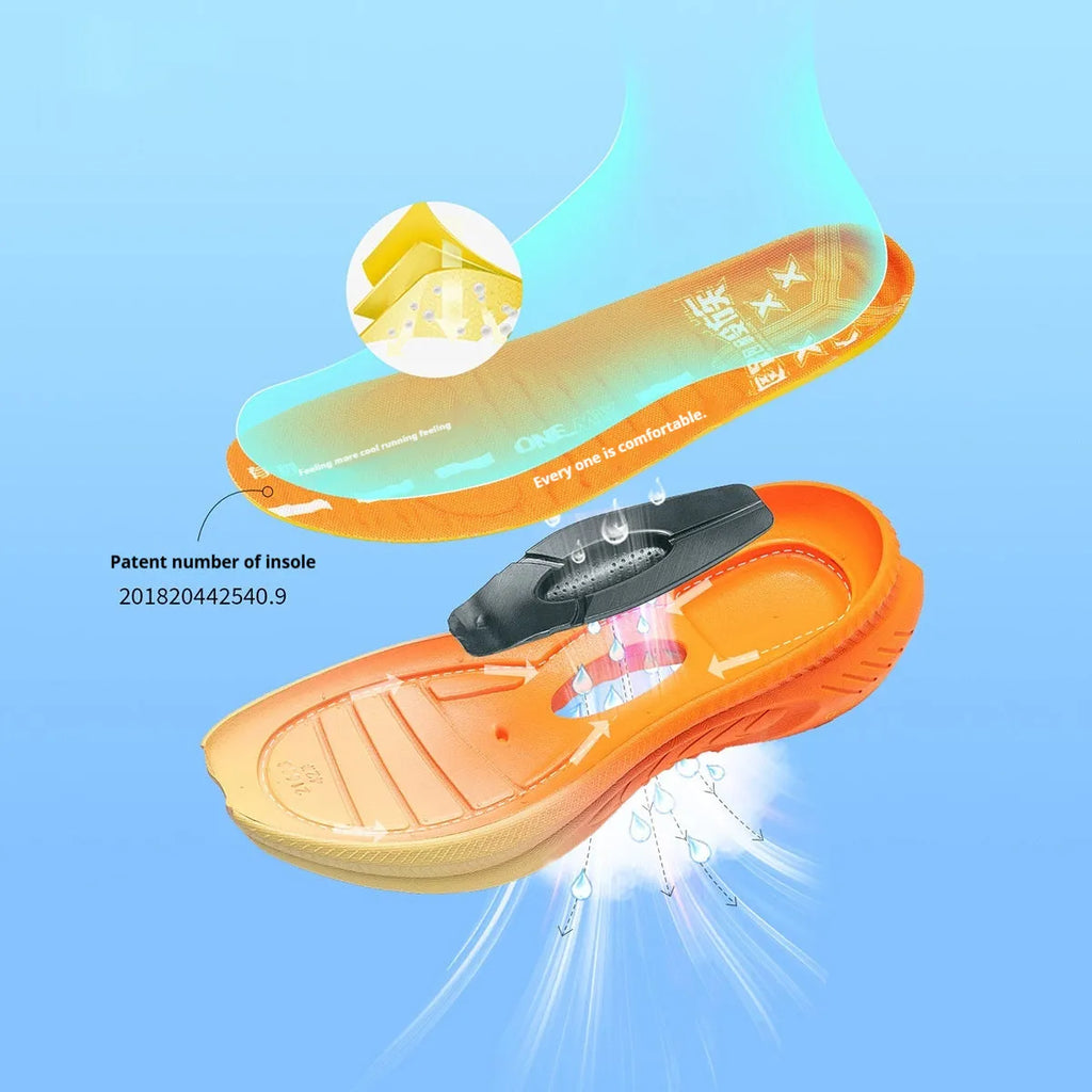 Low-top running shoes in multiple colours with PU mesh upper and rubber sole