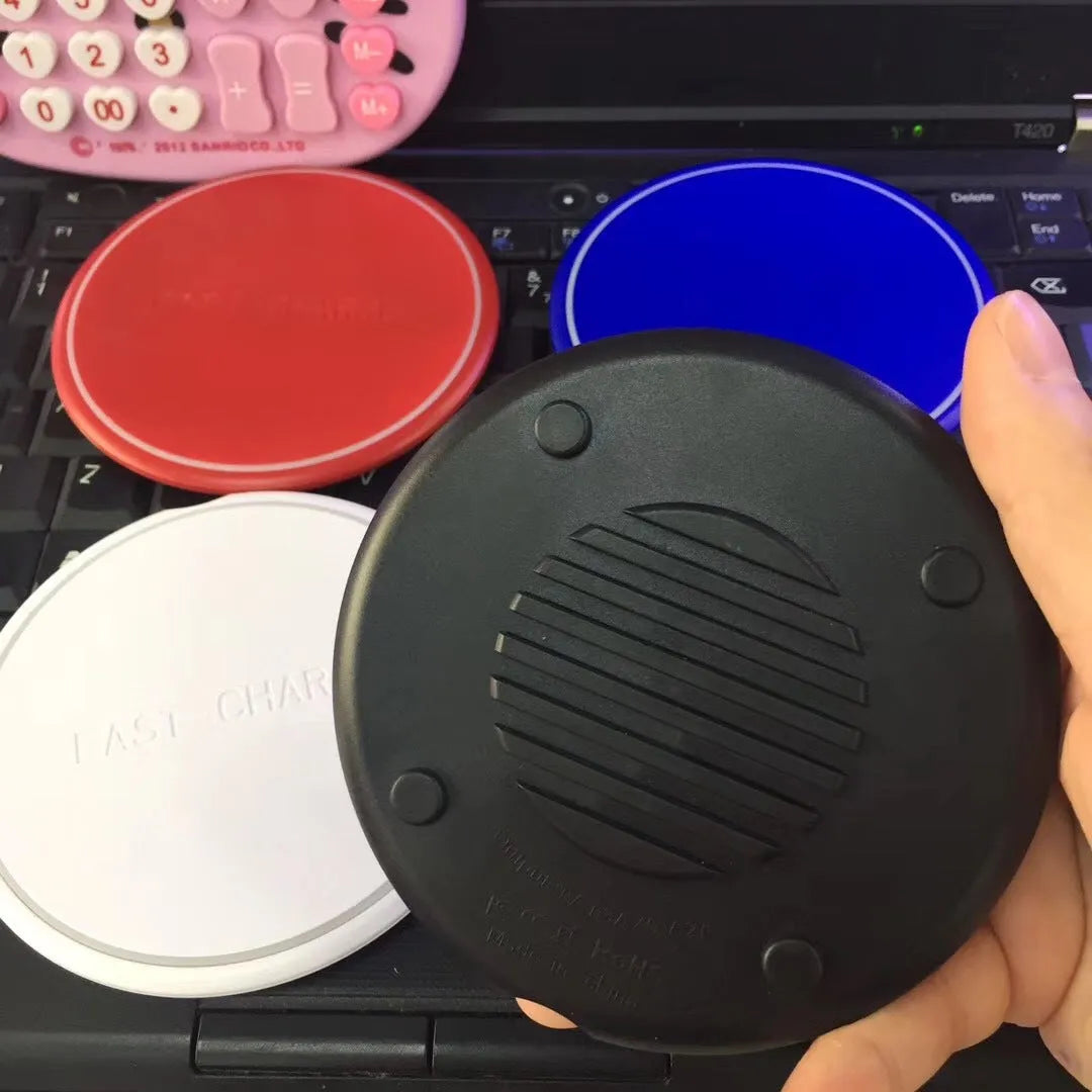 Black 10W wireless charging pad with Micro USB input, indication function, model KD-20.