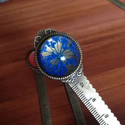 Handmade classical dried flower bookmark with lace flowers and clover, measuring 12cm as a ruler.