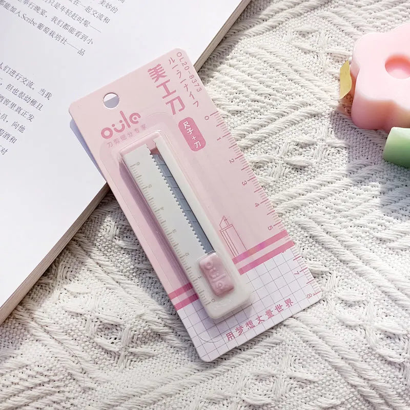 Small 7.2cm plastic blade art knife in five colour options for cutting packages and paper