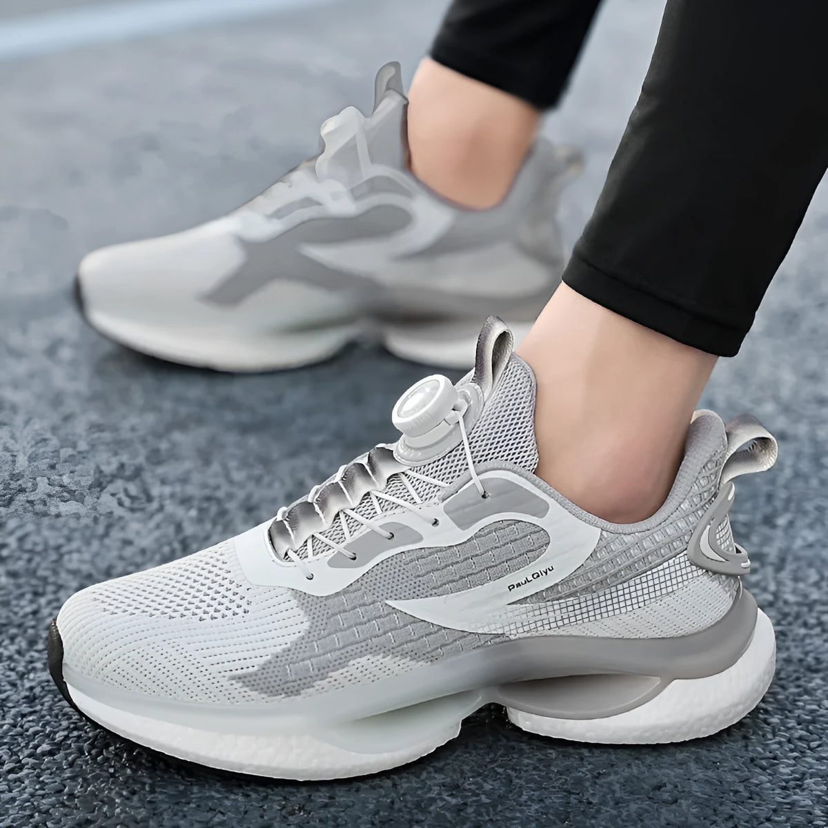 Men's rotating button closure running shoes in Korean style with breathable mesh upper