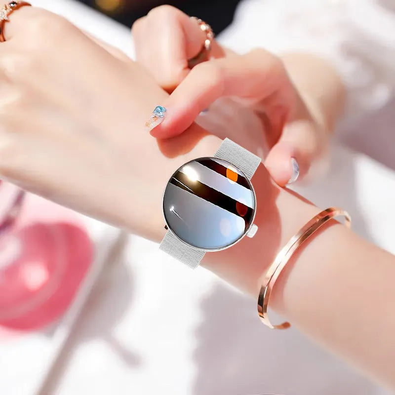 Women's smart watch with circular colour screen and metal wrist strap