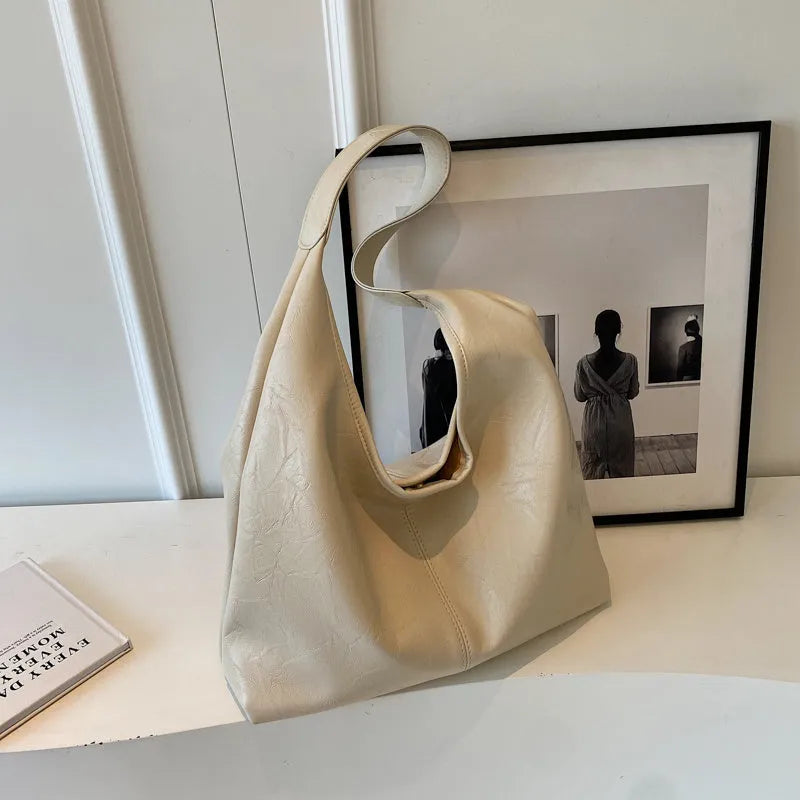 Soft PU leather shoulder bag with large capacity and sewing thread street trend detailing