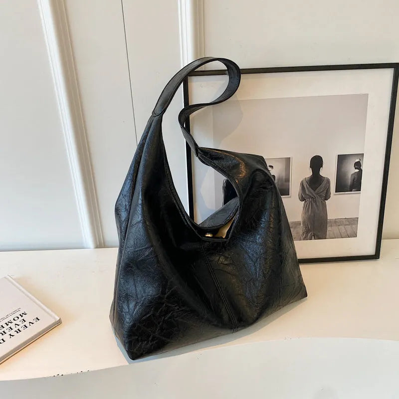 Soft PU leather shoulder bag with large capacity and sewing thread street trend detailing