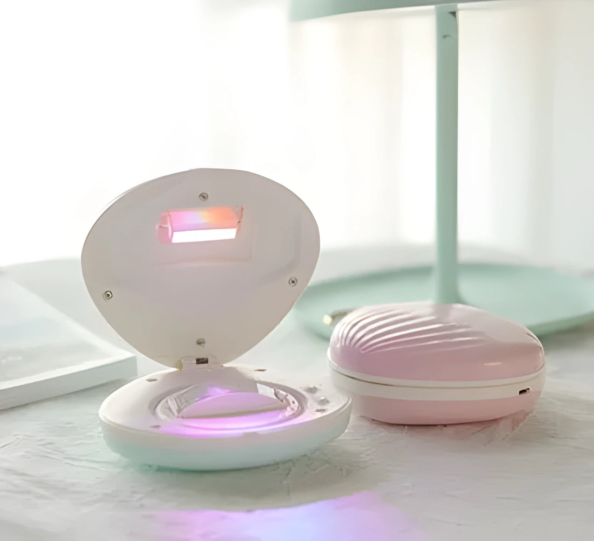 Shell rainbow projection light in ABS plastic, 130 x 118 x 54mm, USB 5V 1A, 1200mAh battery, Blue or Pink