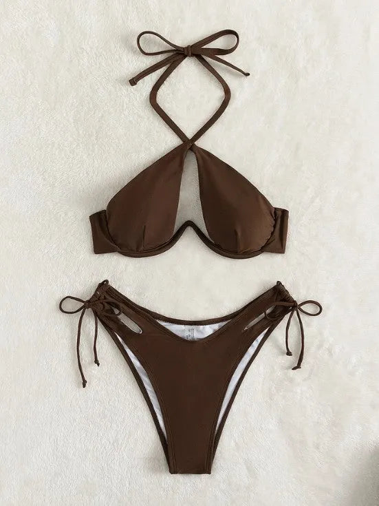 Women's halter neck bikini swimsuit in solid colour with briefs design