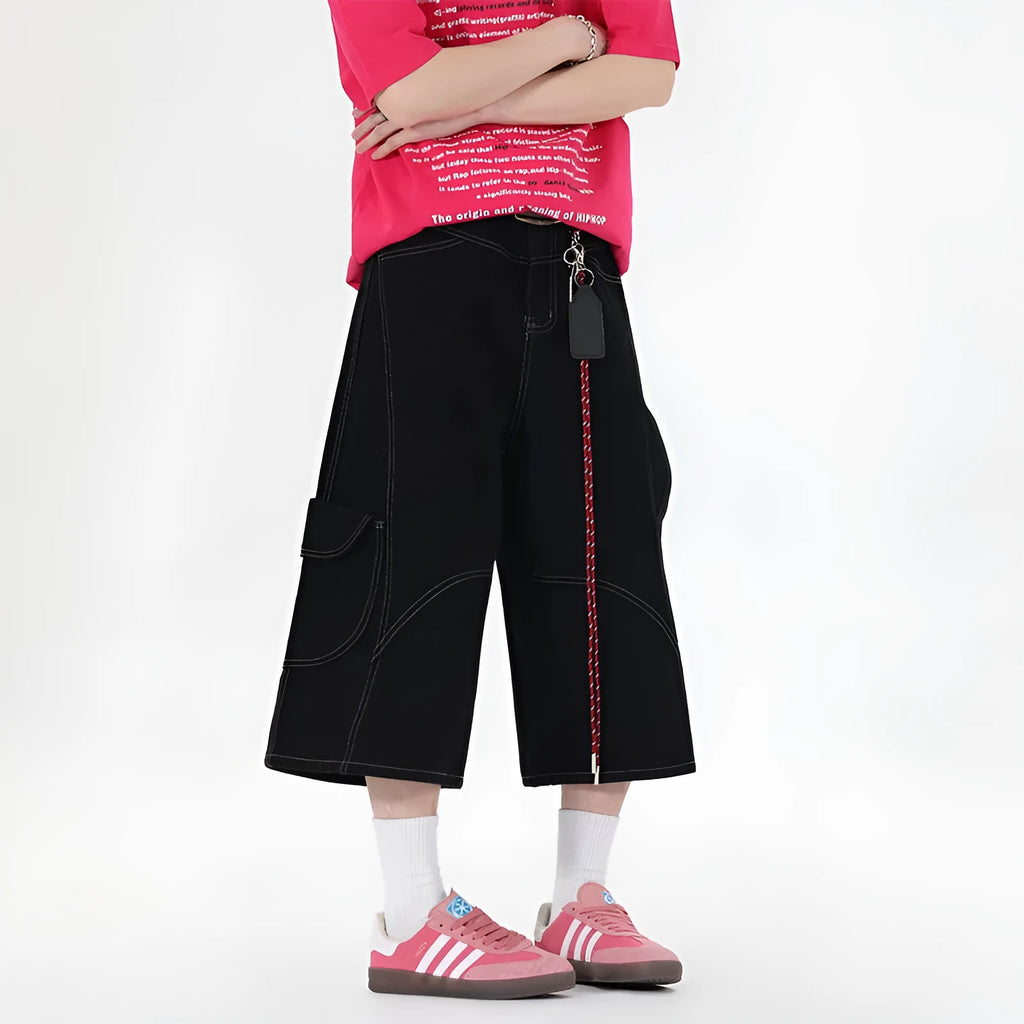 Retro multi-pocket denim cropped trousers with wide leg cut in black colour