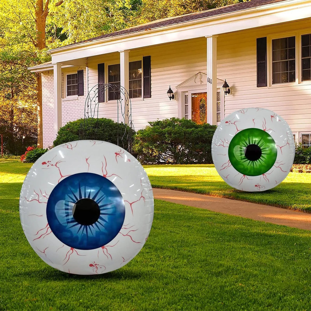 Halloween eyeball balloon with bloodshot design, inflated to 40cm diameter