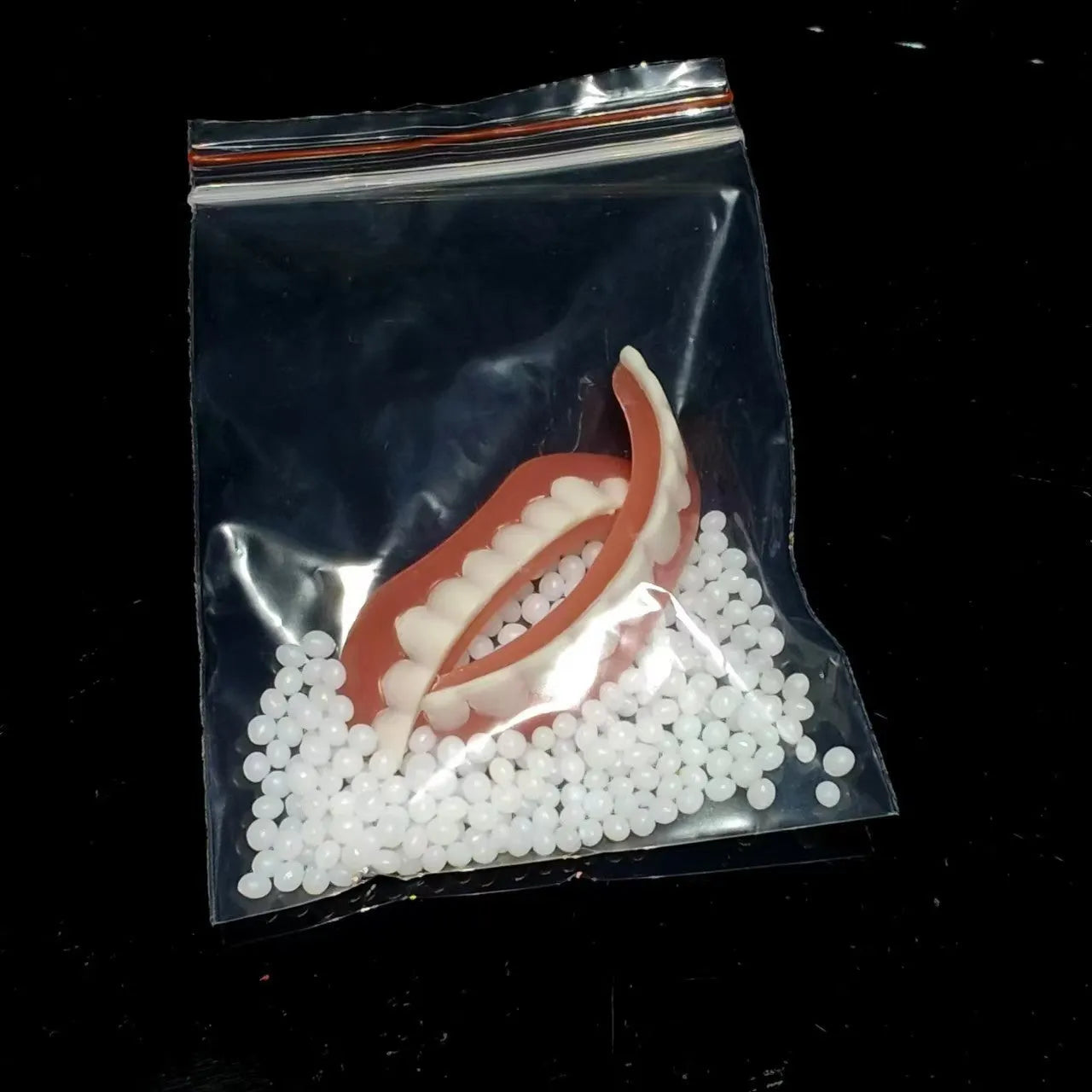 Silicone simulation smile dentures with upper and lower teeth in colour box packaging for dental training