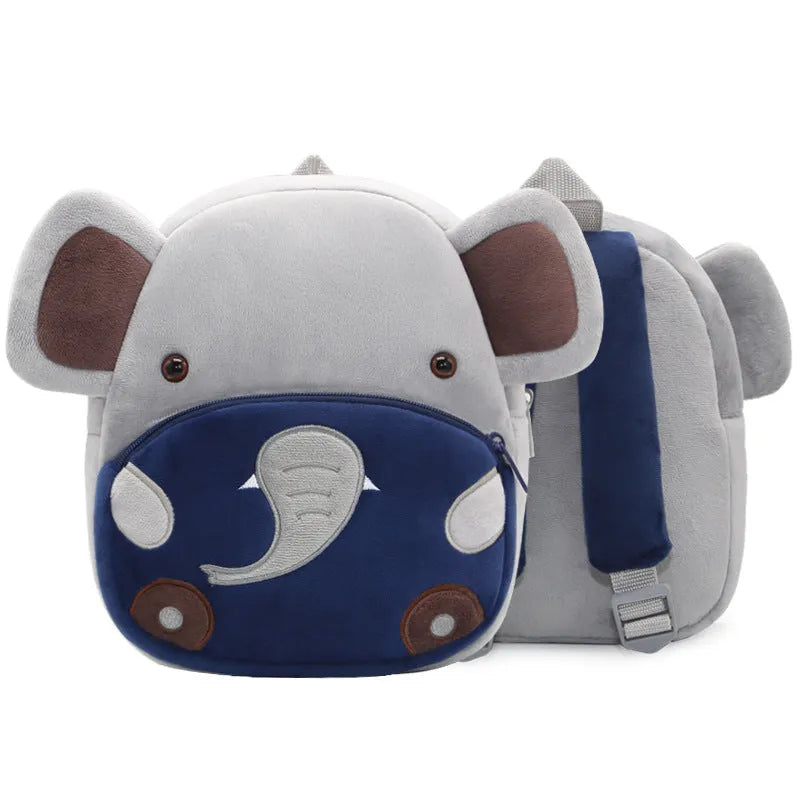 Children's plush backpack in animal design with dimensions 26cm high by 24cm wide