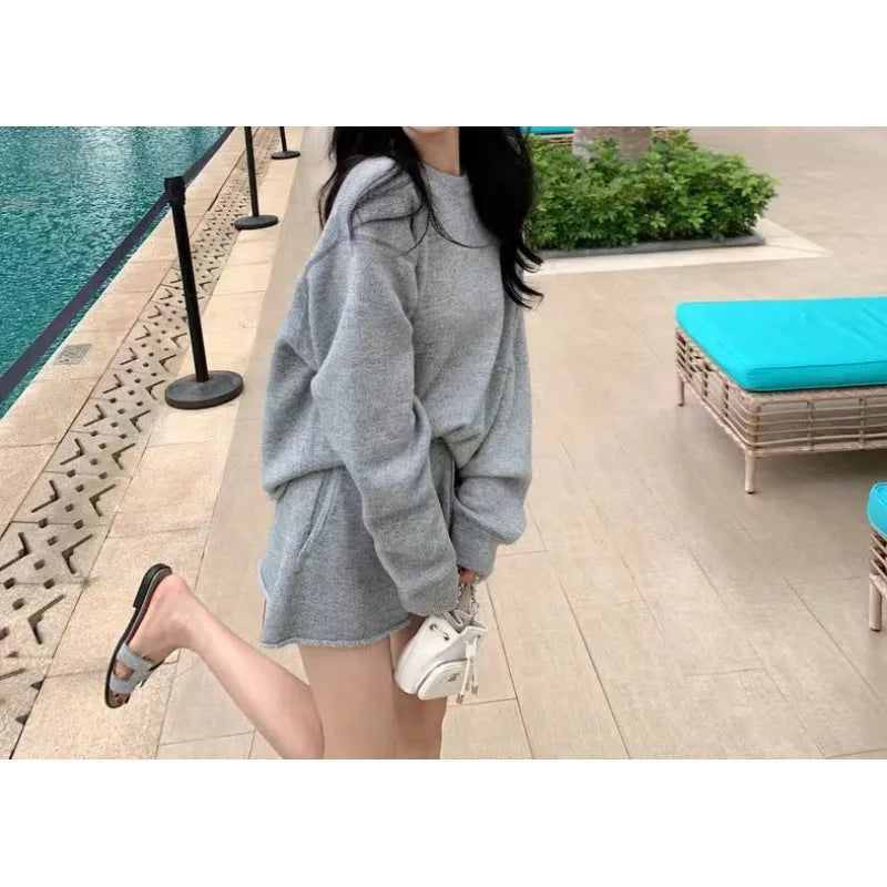 Women's loose-fitting knitted sweater and wide leg shorts two-piece set in neutral colour