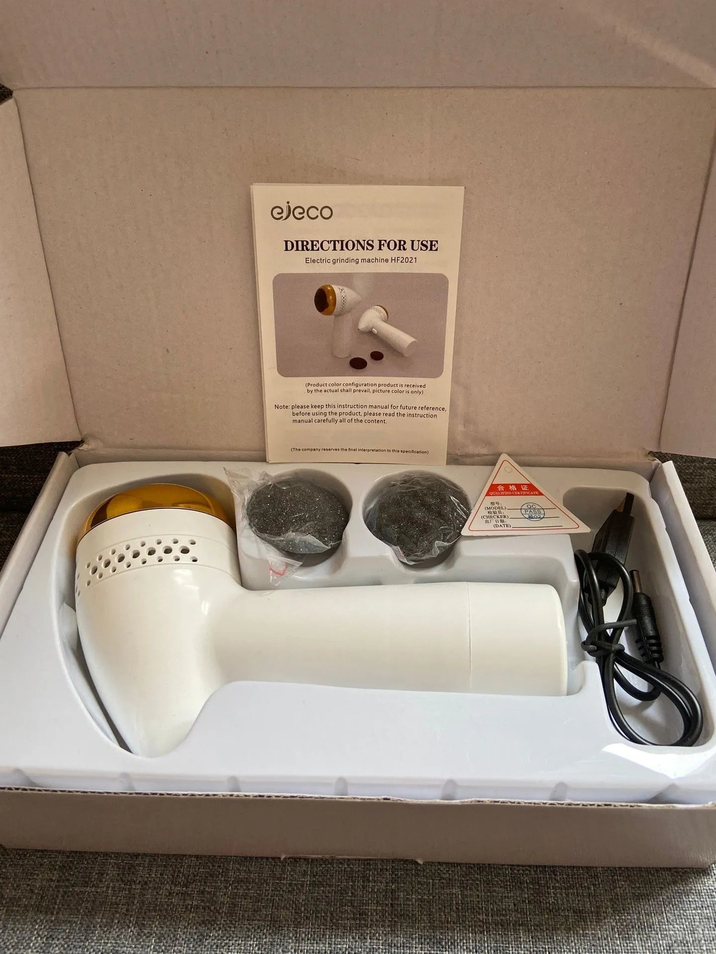 Electric vacuum foot grinder with quartz grinding head in gold and silver colour options.