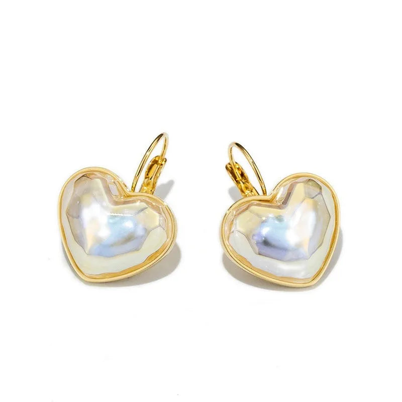 Gold-coloured alloy women's ear clips with natural style design for summer fashion wear