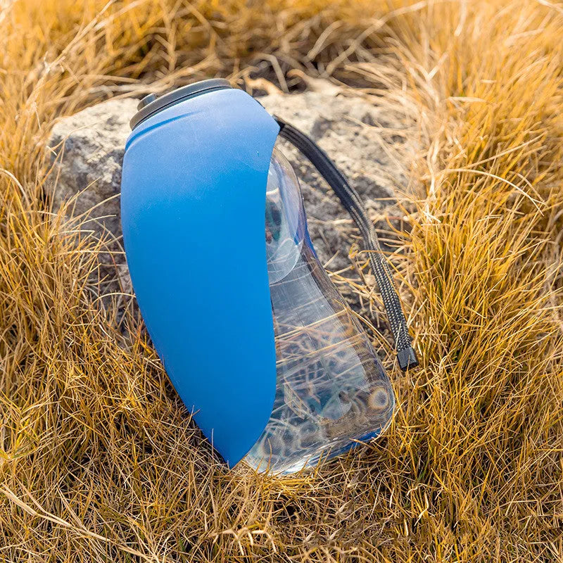 Portable blue dog water bottle with drinking bowl and hanging loop, 680ml capacity