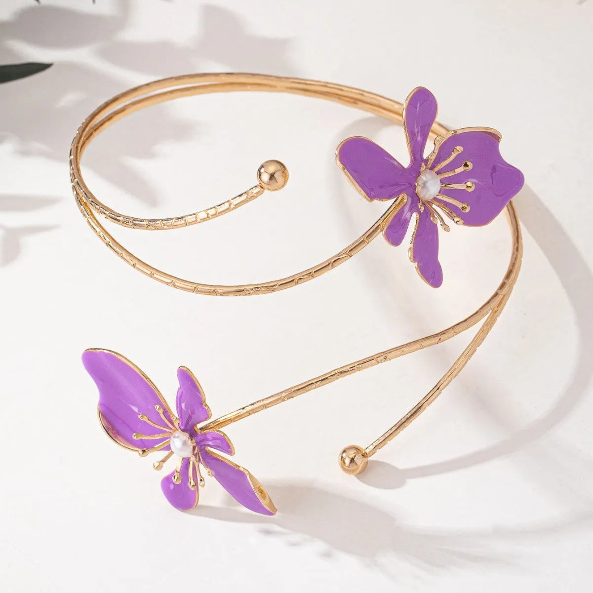 Personalised alloy armband with hollow-line pattern in pink or purple colour