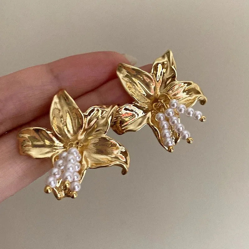 Golden H1795 pearl flower earrings with Seiko-treated metal and floral design