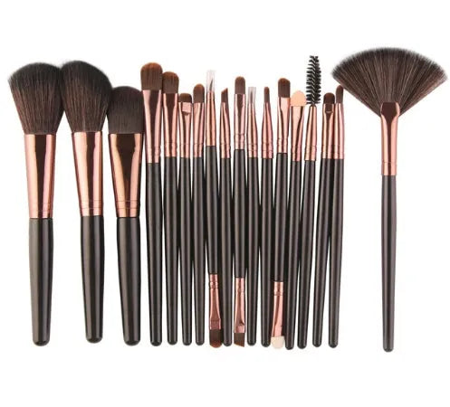 MAANGE 18-piece makeup brush set showing fan-shaped brushes and varied brush shapes