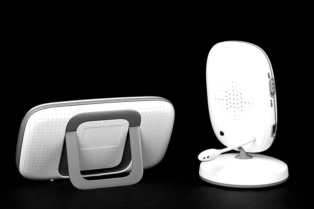 VB603 digital baby monitor showing parent unit with 3.2 inch screen and separate camera with night vision LEDs.