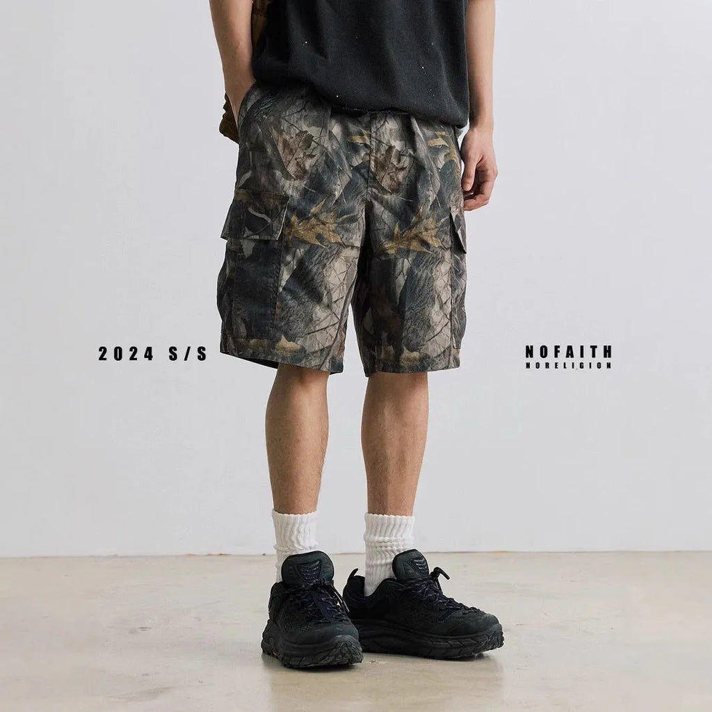 Loose casual denim shorts in straight-leg style with micro-elastic waistband