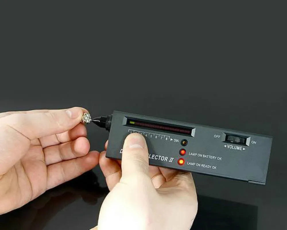 Black diamond thermal conductivity meter measuring 135x40x23mm with metal probe for gem testing