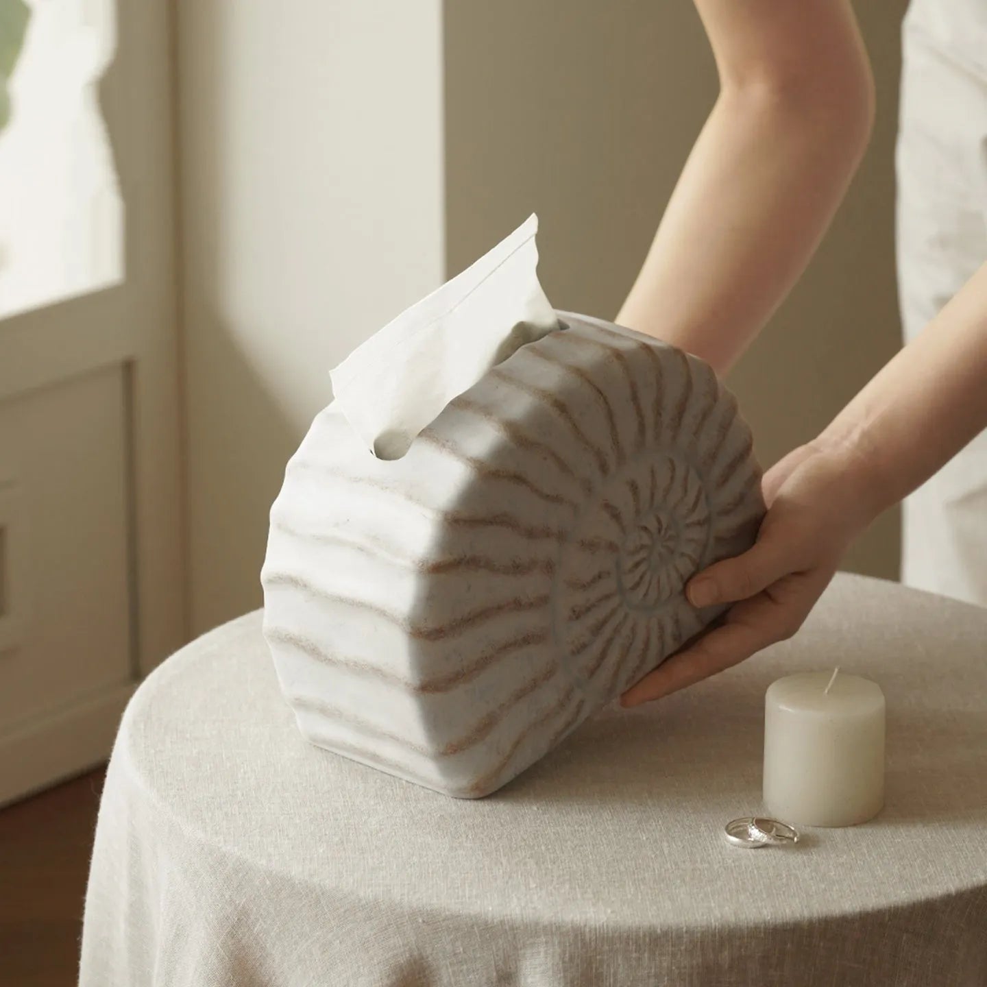 Conch ramble design resin tissue box cover with modern simplicity styling