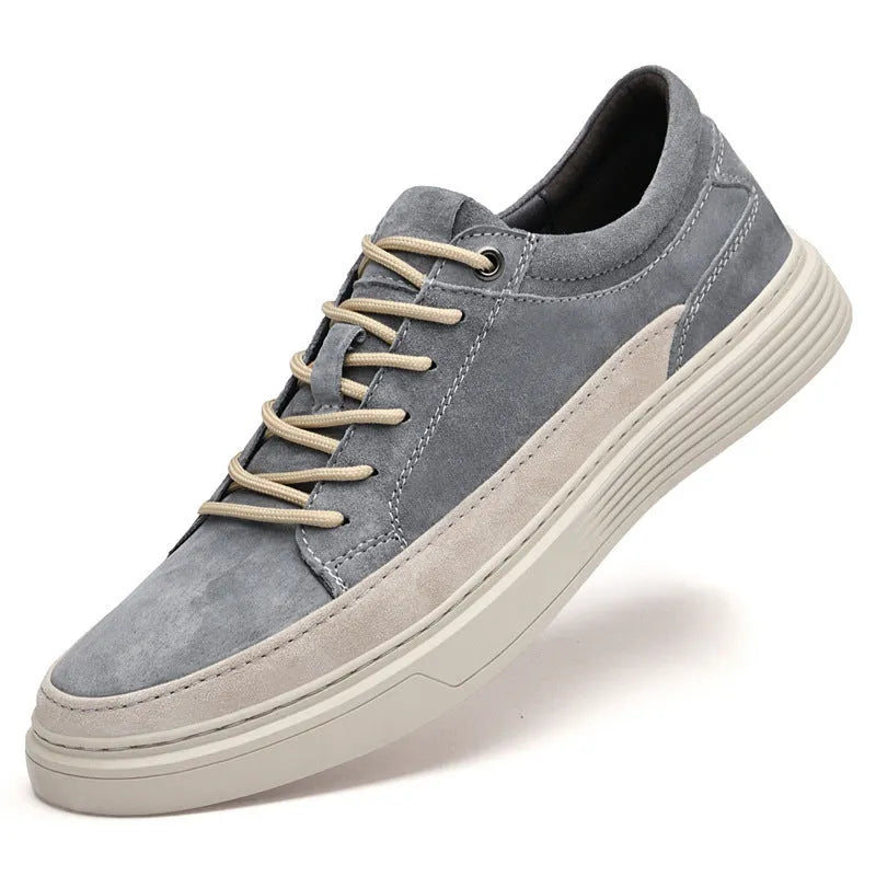 Men's grey casual skate shoes made of pigskin leather with a rubber sole and front lace-up.