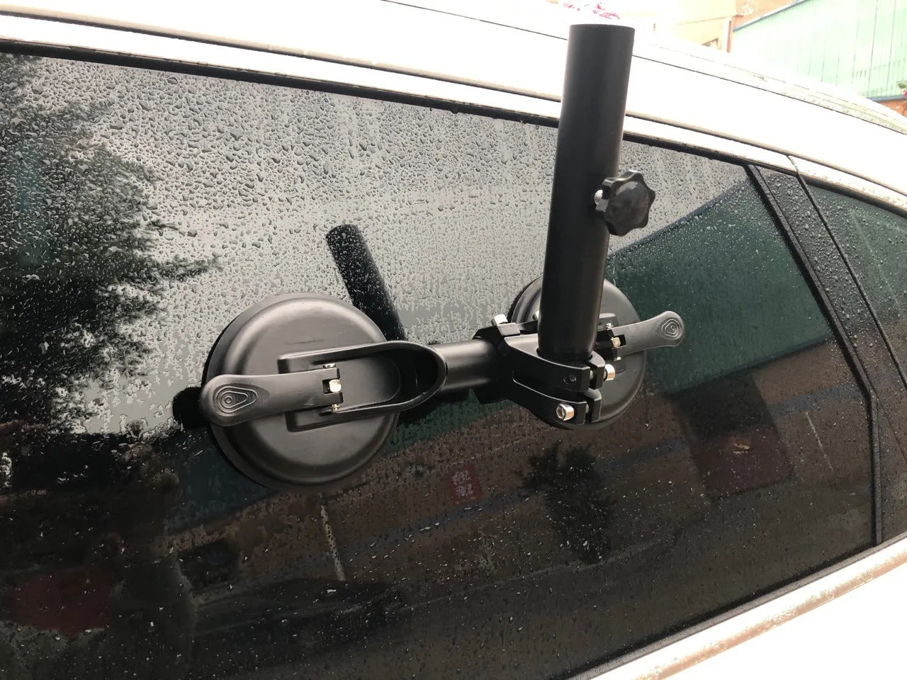 Black off-road car sucker base flagpole mount with ABS construction and glass sucker mechanism