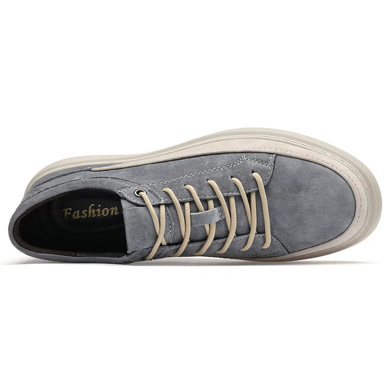 Men's grey casual skate shoes made of pigskin leather with a rubber sole and front lace-up.