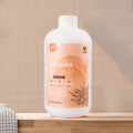 500ml bottle of antibacterial anti-mite pet shower gel for dogs and cats.